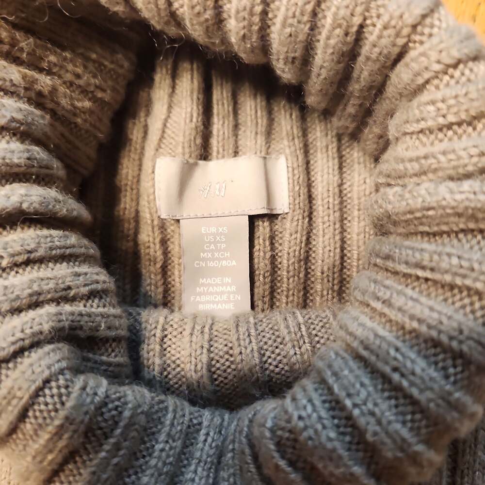 H&M Ribbed Turtleneck Sweater